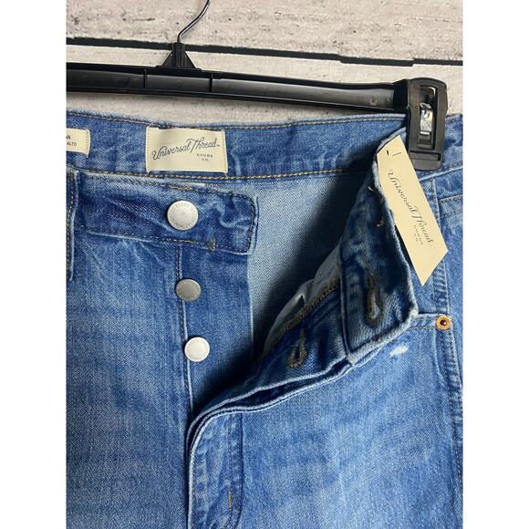 NWOT - Universal Thread Ladies High Rise Curved Leg Jeans - 6R - Picture 3 of 3